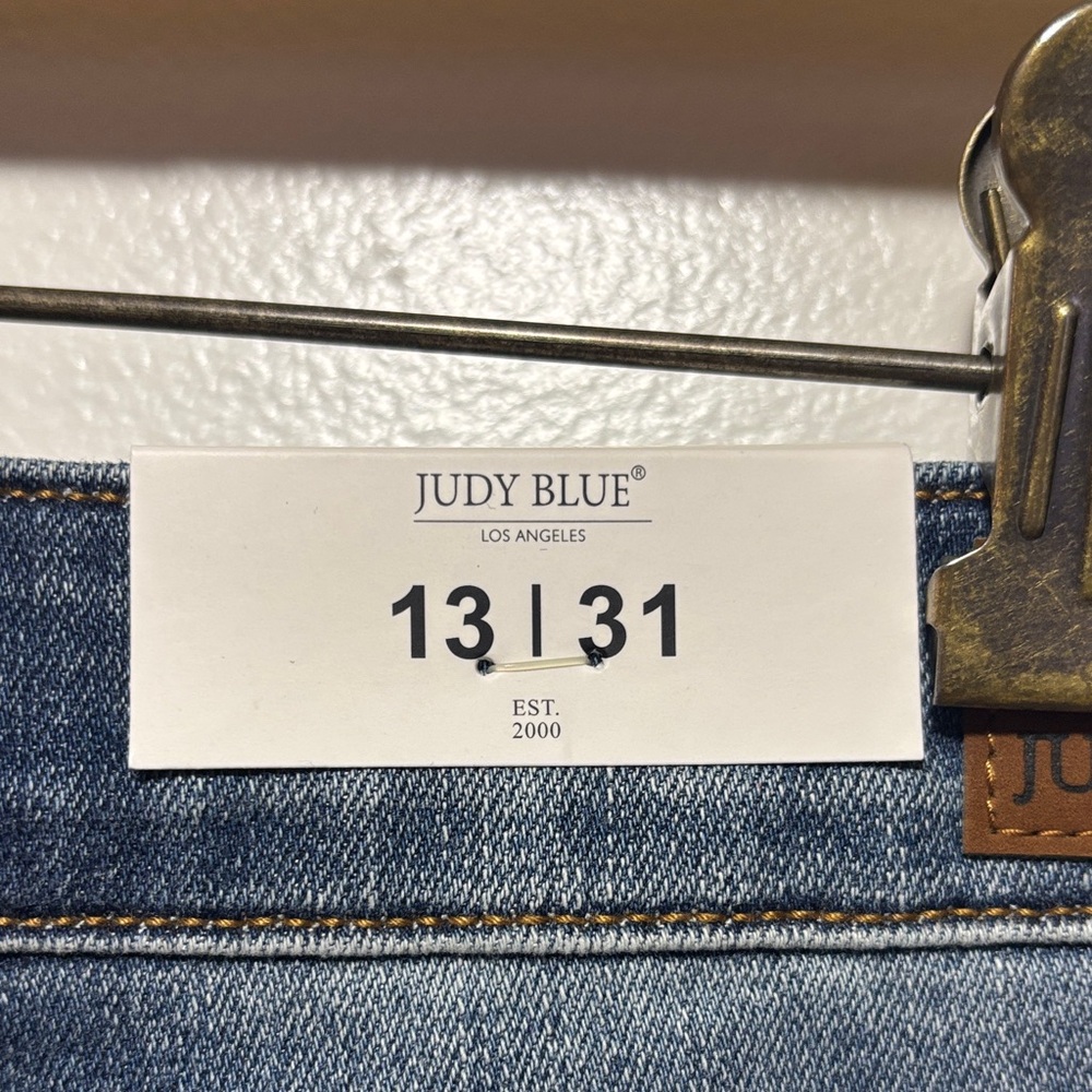 Judy Blue Medium Wash Distressed Cropped Jeans - Picture 14 of 16